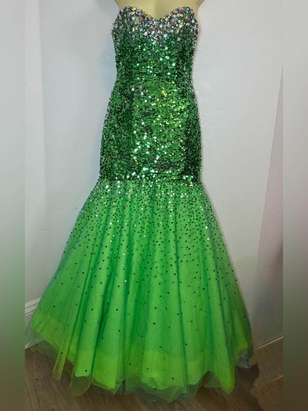Tony Bowls Green Sequin Sweetheart Strapless Mermaid Gown